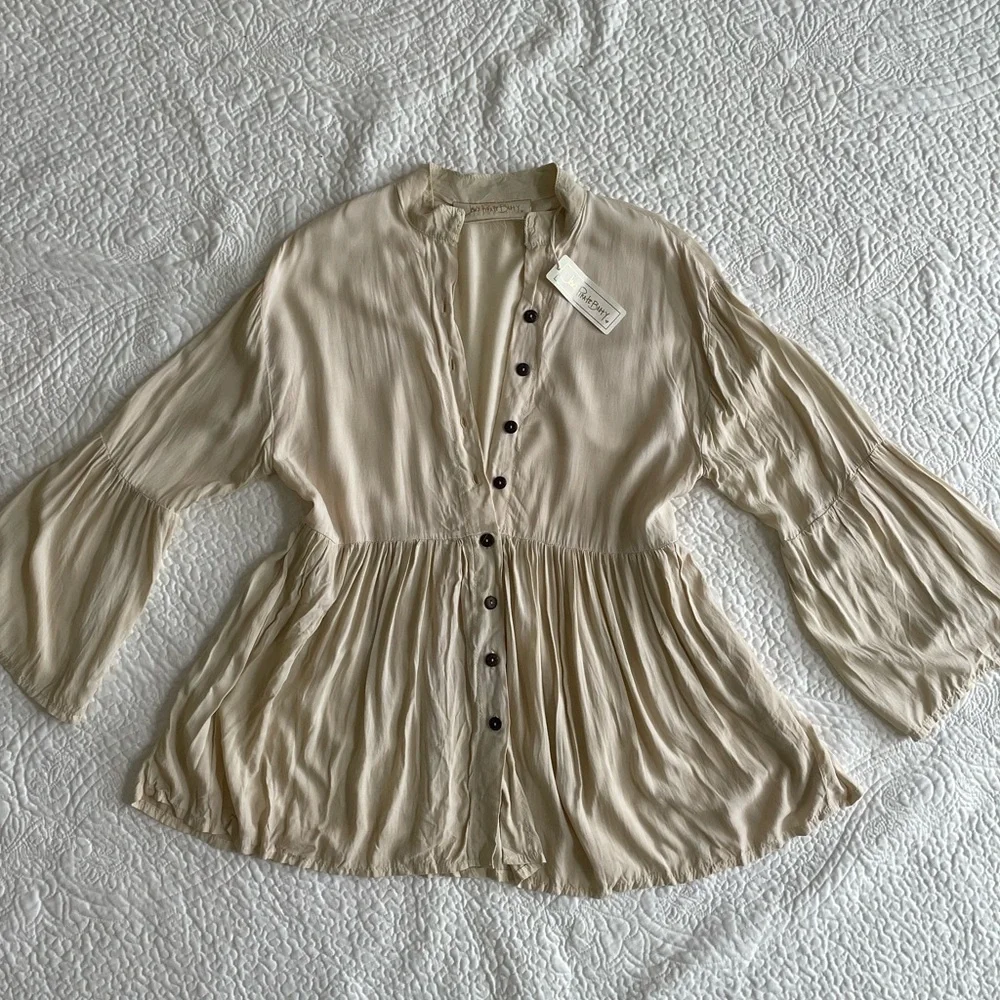 Jen’s Pirate booty flowy peasant top button shirt Cream bell sleeve M/L nwt - Picture 8 of 14